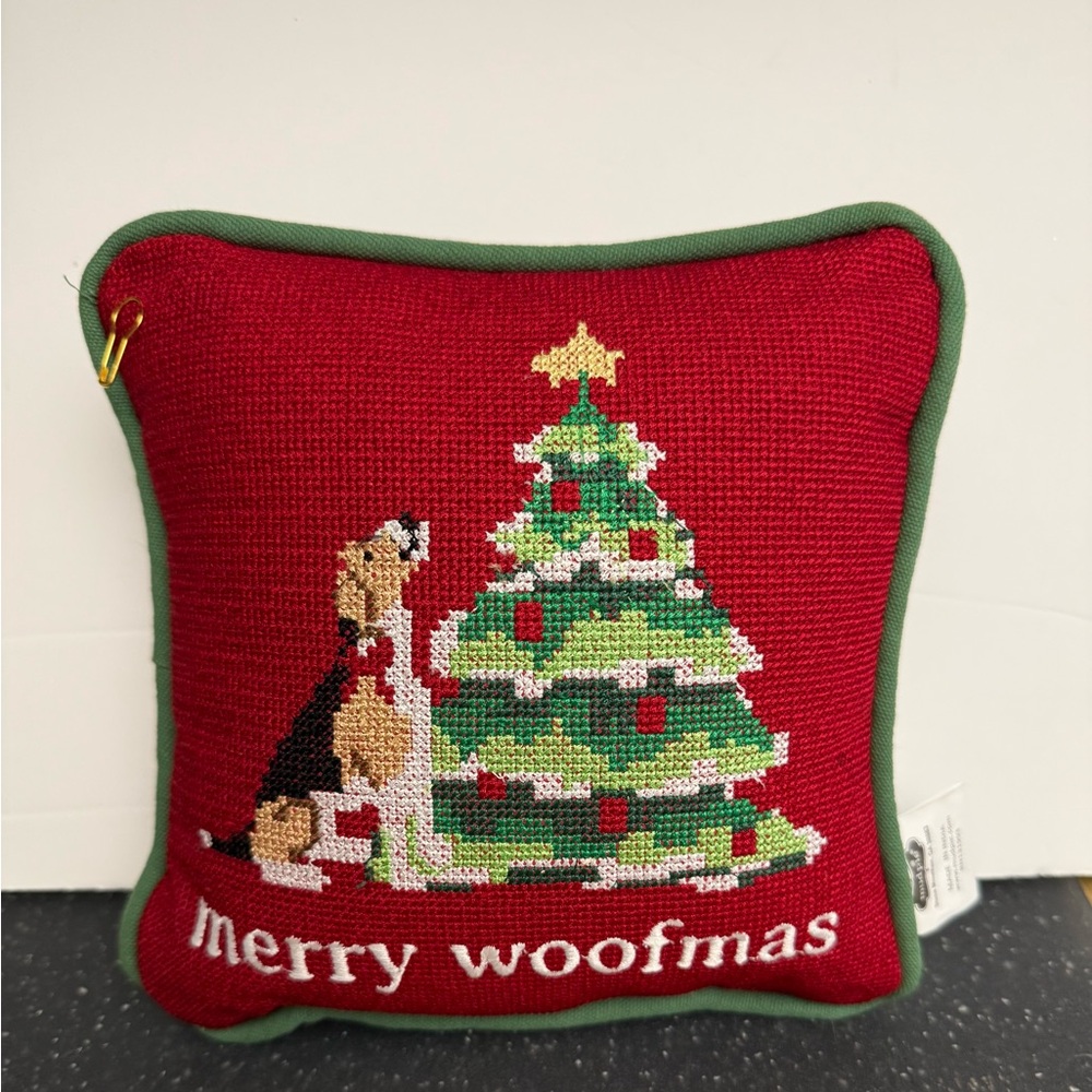 Super Cute Beagle “Merry Woofmas” Pillow - NWT